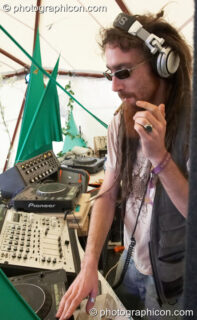 Slackbaba DJs on the ID Spiral stage at Sunrise Celebration 2007. Yeovil, United Kingdom. © 2007 Photographicon