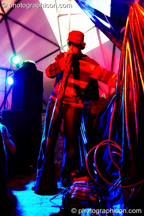Alex Chameleon (Dragonfly Records, UK) plays Didgeridoo in the Gaia Chill dome at Waveform Project 2007. Kenton, Exeter, United Kingdom. © 2007 Photographicon