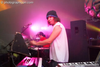 Joie Hinton (foreground) and Merv Pepler of Eat Static perform on the Waveform main stage at Waveform Project 2007. Kenton, Exeter, United Kingdom. © 2007 Photographicon