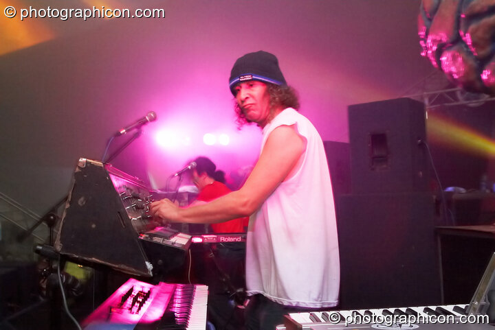 Joie Hinton (foreground) and Merv Pepler of Eat Static perform on the Waveform main stage at Waveform Project 2007. Kenton, Exeter, United Kingdom. © 2007 Photographicon