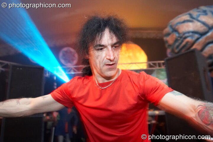 Merv Pepler of Eat Static performs on the Waveform main stage at Waveform Project 2007. Kenton, Exeter, United Kingdom. © 2007 Photographicon