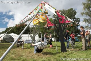 A pyramidal chill space frame with hanging seats at Waveform Project 2007. Kenton, Exeter, United Kingdom. © 2007 Photographicon