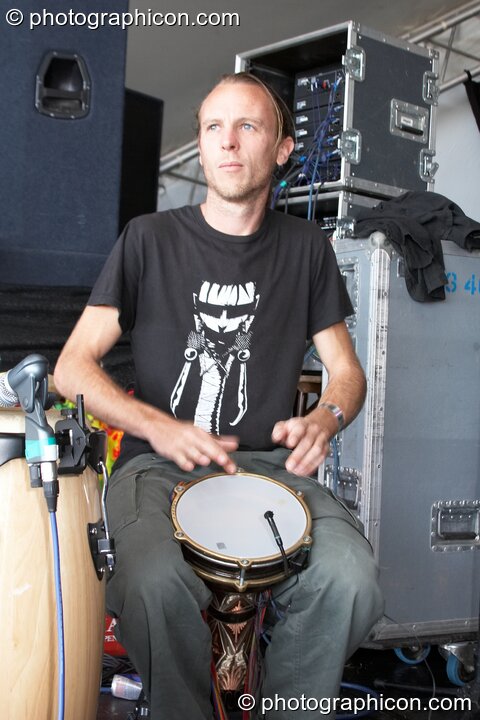 Dymons (Daniel Symons) of The Peaking Goddess Collective (Peak Records, CH) performs on the Waveform main stage at Waveform Project 2007. Kenton, Exeter, United Kingdom. © 2007 Photographicon