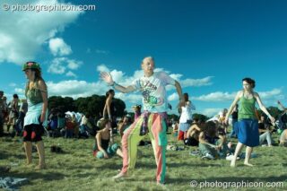 Dancers in the sunshine at Waveform Project 2007. Kenton, Exeter, United Kingdom. © 2007 Photographicon