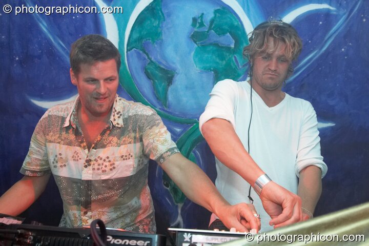 James Munro and George Barker (Flying Rhino, UK) DJ on the Gaia Chill stage at Waveform Project 2007. Kenton, Exeter, United Kingdom. © 2007 Photographicon