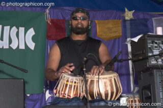 Kissmet on World Stage at Kingston Green Fair 2004. Kingston Upon Thames, United Kingdom. © 2004 Photographicon
