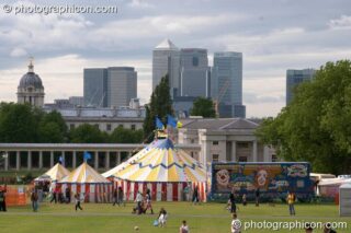 Green Roadshow against the City skyline at the London Green Lifestyle Show 2005. London, United Kingdom. © 2005 Photographicon