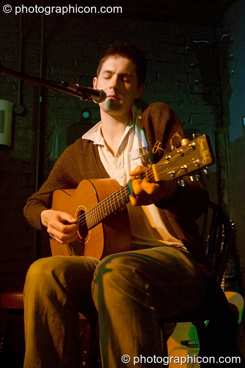 Stephen James playing during a Martha Tilston gig at The Ram Jam. Kingston Upon Thames, United Kingdom. © 2004 Photographicon