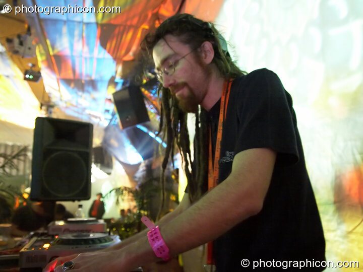 Slackbaba (Jonathan Smith) in the Liquid Records space at the Twisted Records Label Party. London, United Kingdom. © 2006 Photographicon