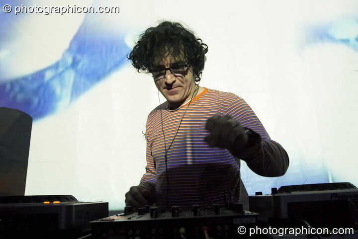 Merv Pepler of Flexitones in the Liquid Records space at the Twisted Records Label Party. London, United Kingdom. © 2006 Photographicon