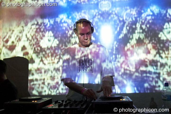 Agent Smith (aka Drumin Dan Smith) in the Liquid Records space at the Twisted Records Label Party. London, United Kingdom. © 2006 Photographicon