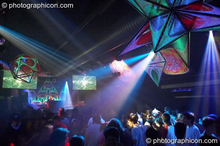 StringArt by Optical illusionS and projections by Inside-Us-All in the Digital Disco space at Echo System. London, United Kingdom. © 2006 Photographicon