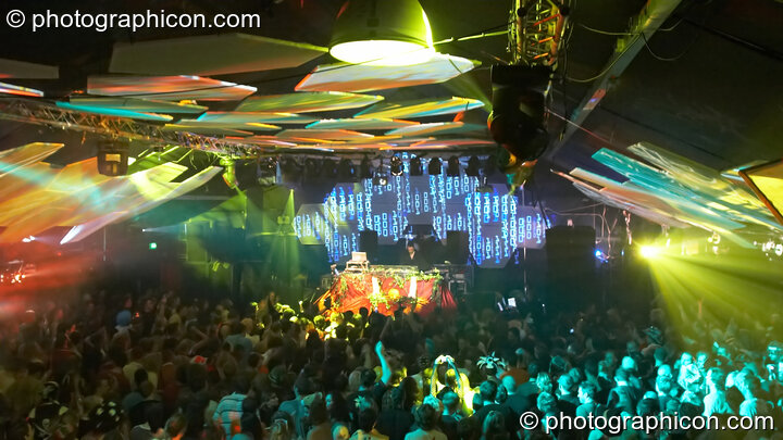 The main room at the Twisted Records 10th Birthday Party featuring hexagonal screens and projections by Inside-Us-All. London, United Kingdom. © 2006 Photographicon