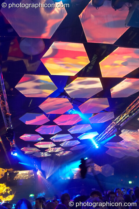 The main room at the Twisted Records 10th Birthday Party featuring hexagonal screens and projections by Inside-Us-All. London, United Kingdom. © 2006 Photographicon