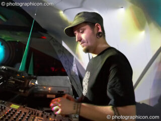 Evan Bluetech performing on the IDspiral stage at the Twisted Records 10th Birthday Party. London, United Kingdom. © 2006 Photographicon