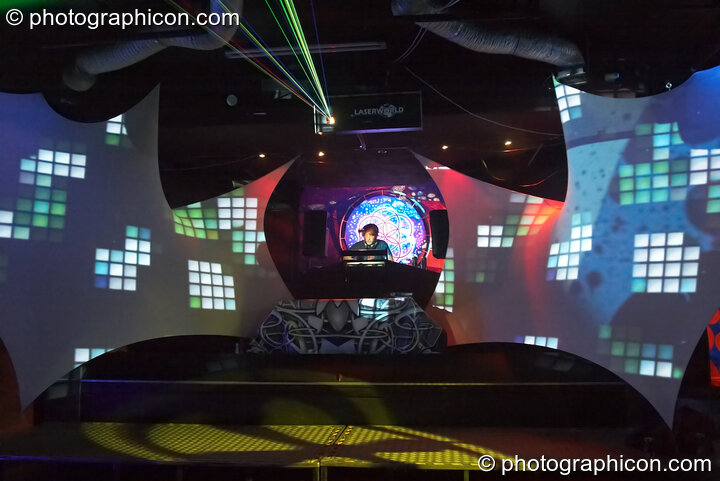 Hamish DJing in the Main room with visual projections by Pixel Addicts at the Liquid Records party. London, United Kingdom. © 2007 Photographicon