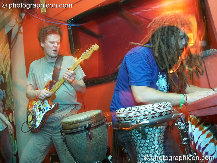 Alex Pym and Mindflux of ZubZub perform in the Liquid Room at the Twisted Records concert. London, United Kingdom. © 2007 Photographicon