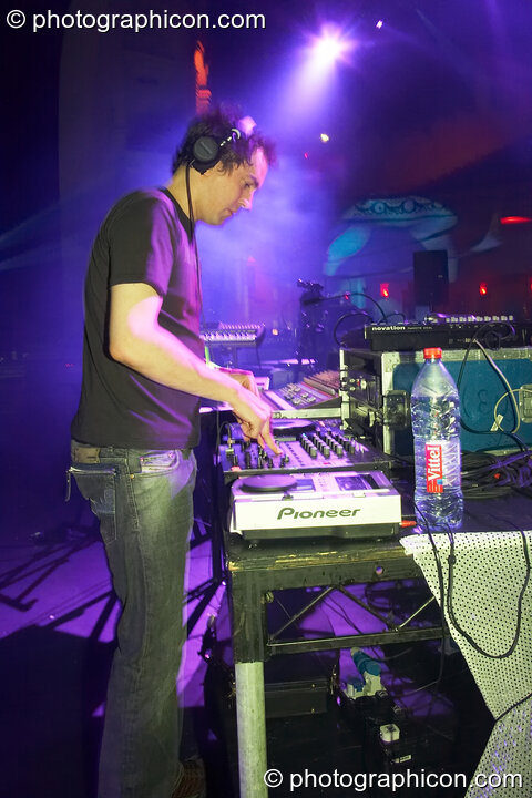 Simon Posford of Shpongle DJing on the Main Stage at the Twisted Records concert. London, United Kingdom. © 2007 Photographicon