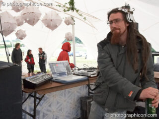 Slackbaba performs on the Liquid Stage at the Echo Festival. Overton, United Kingdom. © 2007 Photographicon
