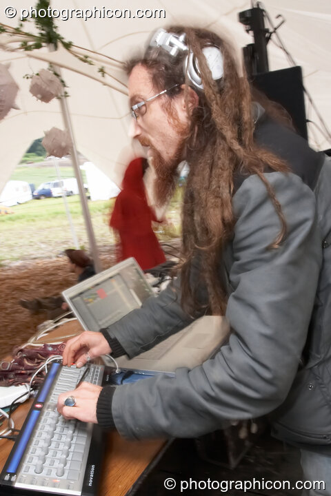 Slackbaba performs on the Liquid Stage at the Echo Festival. Overton, United Kingdom. © 2007 Photographicon