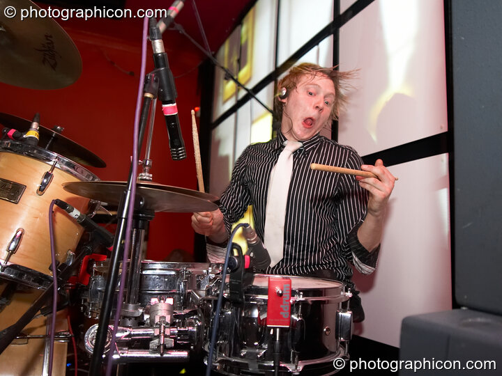 Subsource (Spin Out/Archangel^, UK) perform on the Main Stage with VJ projections by Inside-us-all at Future Music Vol. 1. London, United Kingdom. © 2007 Photographicon