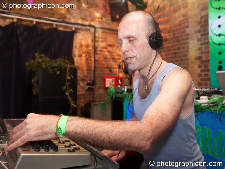 Pete Ardron of Orchid Star (Liquid Sound) performs in the Dakini Records & Gandalf's Garden Party room at Alpha Omega. London, United Kingdom. © 2008 Photographicon