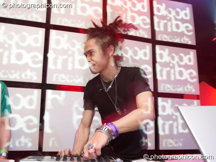 Cameron Leonard-Schroff of Nagual Sound Experiment (Liquid Records) vs Screenager (Shook) performs on the Square Roots & Blood Tribe stage with visual installation by Inside-Us-All at Alpha Omega. London, United Kingdom. © 2008 Photographicon