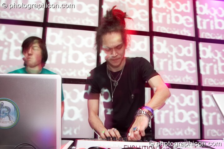 Mark Owens of Screenager (Shook) vs Cameron Leonard-Schroff of Nagual Sound Experiment (Liquid Records) perform on the Square Roots & Blood Tribe stage with visual installation by Inside-Us-All at Alpha Omega. London, United Kingdom. © 2008 Photographicon