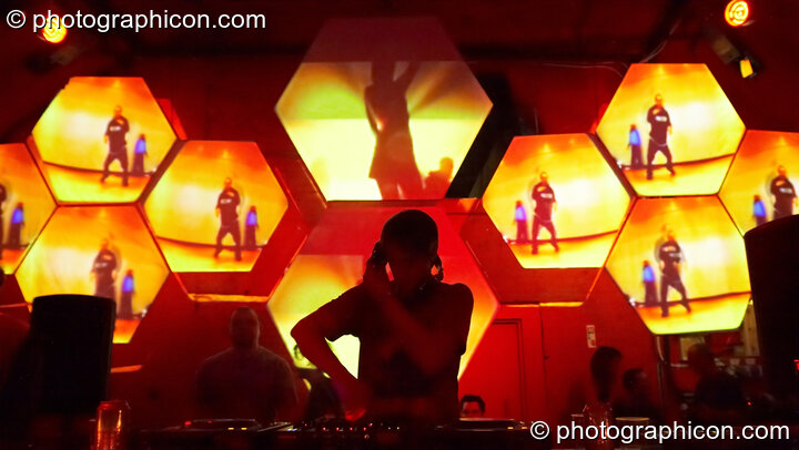 Hamish (Further Project/Alchemy) DJs on the Furthur Project & Crystal Yamantaka stage, with visual projections by Magic Lantern and screen by Inside-Us-All at Alpha Omega. London, United Kingdom. © 2008 Photographicon
