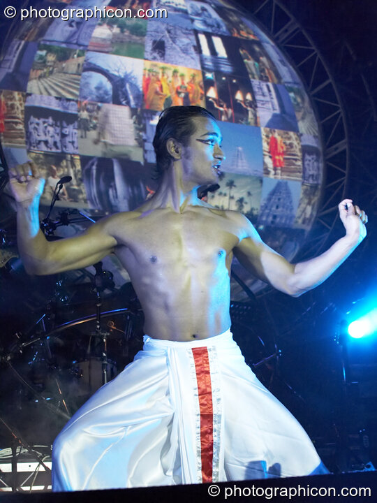 holds a projected globe on his shoulders while performing a dance at Shpongle Live in Concert. London, United Kingdom. © 2008 Photographicon