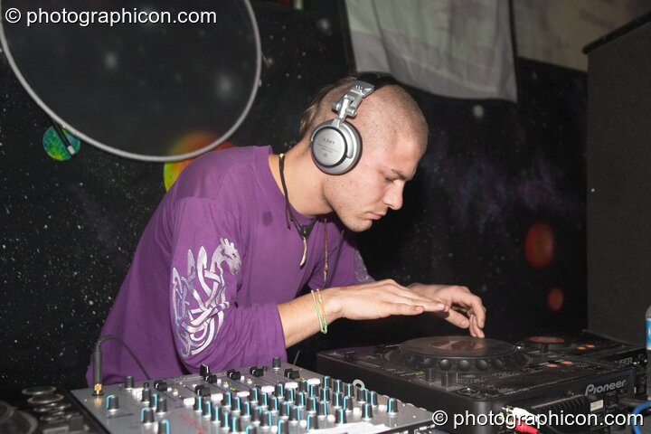 Moonquake DJing in the Project Ozma space at the Synergy Project. London, United Kingdom. © 2004 Photographicon