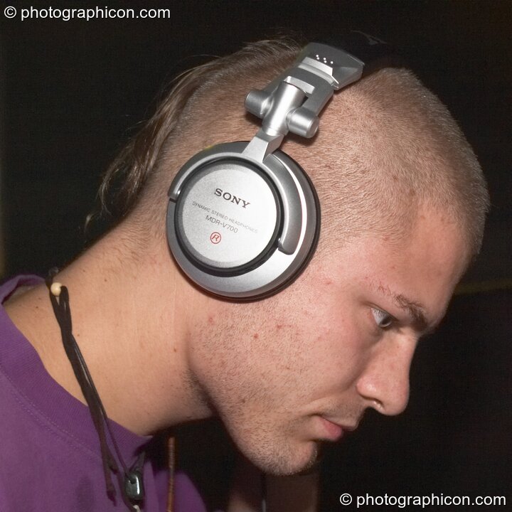 Moonquake DJing in the Project Ozma space at the Synergy Project. London, United Kingdom. © 2004 Photographicon
