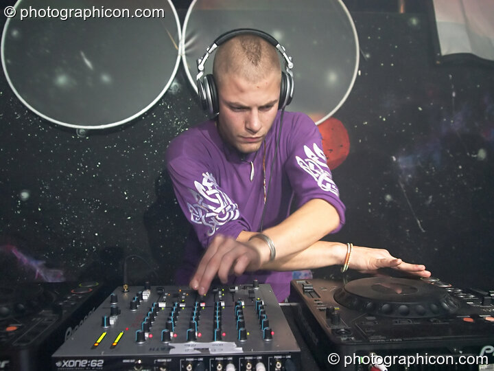 Moonquake DJing in the Project Ozma space at the Synergy Project. London, United Kingdom. © 2004 Photographicon