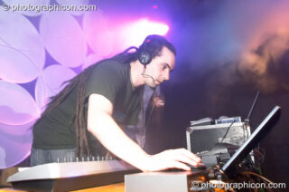 Voice of Cod in the Liquid Connective space at the Synergy Project. London, United Kingdom. © 2005 Photographicon