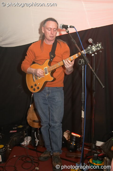 Kangaroo Moon on the Small World Stage at the Synergy Project. London, United Kingdom. © 2005 Photographicon