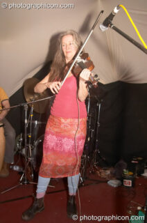 Kangaroo Moon on the Small World Stage at the Synergy Project. London, United Kingdom. © 2005 Photographicon