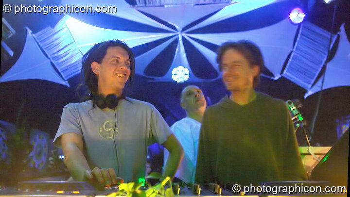 Liquid Ros DJing in the Liquid Connective space at the Synergy Project. London, United Kingdom. © 2005 Photographicon