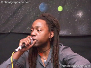 Paradox raps in the Interdimensional Circus space at The Synergy Project. London, United Kingdom. © 2005 Photographicon
