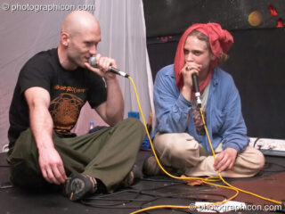 A spontaneous rap in the Interdimensional Circus space at The Synergy Project. London, United Kingdom. © 2005 Photographicon