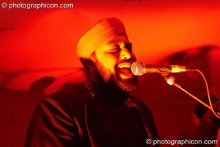 Kissmet on the Small World Stage at The Synergy Project. London, United Kingdom. © 2005 Photographicon