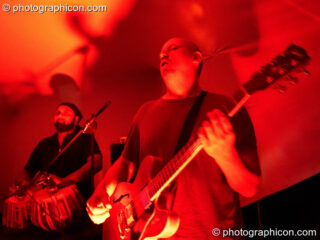 Kissmet on the Small World Stage at The Synergy Project. London, United Kingdom. © 2005 Photographicon
