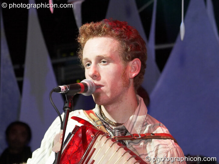 The Fugitives on the Idpiral stage at The Synergy Project. London, United Kingdom. © 2005 Photographicon