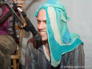 An improved jam streaming the conciousness of universal love in the The Tribal Voices space at The Synergy Project. London, United Kingdom. © 2006 Photographicon