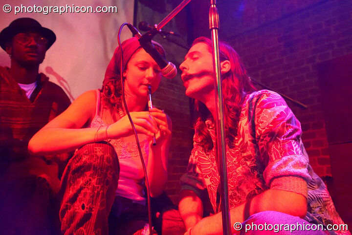 An improved jam streaming the conciousness of universal love in the The Tribal Voices space at The Synergy Project. London, United Kingdom. © 2006 Photographicon
