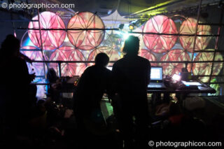 Inside us All work their visual wizardry at The Synergy Project. London, United Kingdom. © 2006 Photographicon