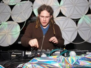 Fromem Ory on the Liquid Connective / Inside us All stage at The Synergy Project. London, United Kingdom. © 2006 Photographicon