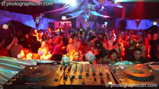 The Liquid Connective / Inside us All space at The Synergy Project. London, United Kingdom. © 2006 Photographicon