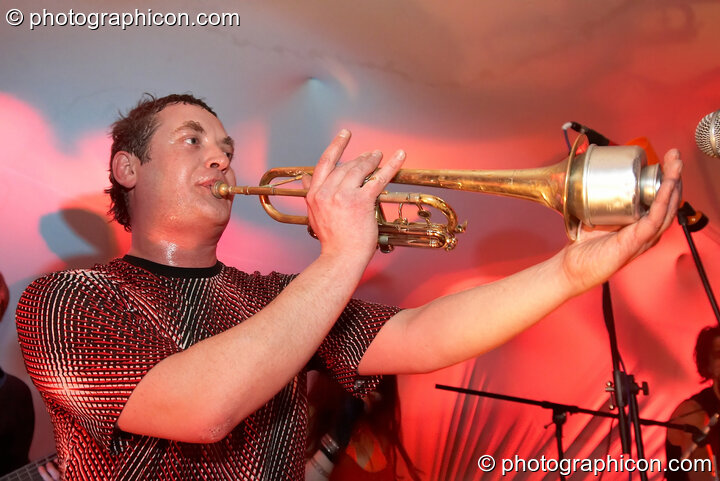 Tello Maybe of Kamel Nitrate on the Small World Stage at The Synergy Project. London, United Kingdom. © 2006 Photographicon