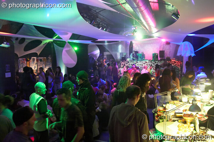 The BinglyBongly / ID Spiral space at The Synergy Project. London, United Kingdom. © 2006 Photographicon