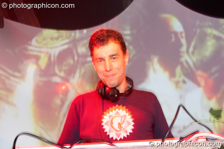 Polaris playing in the Liquid Records / Inside-Us-All space at The Synergy Project. London, United Kingdom. © 2006 Photographicon